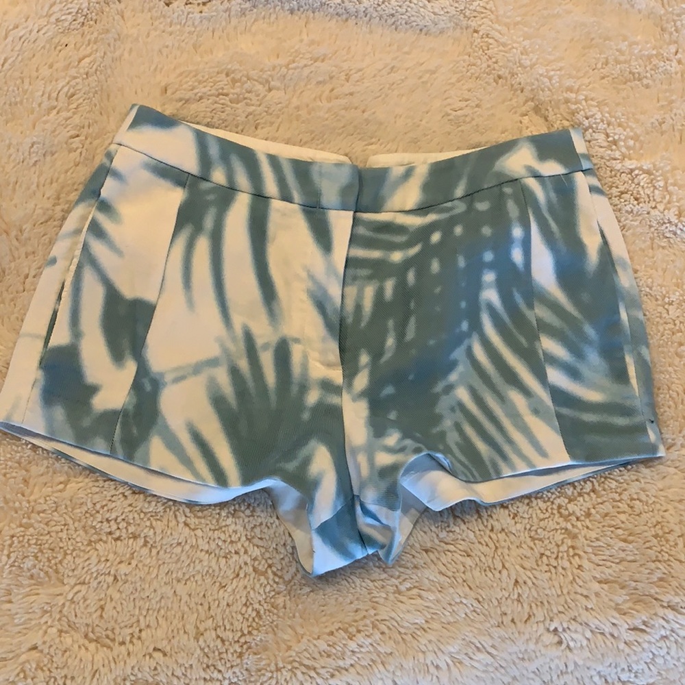 BCBG Runway palm blue print shorts!!